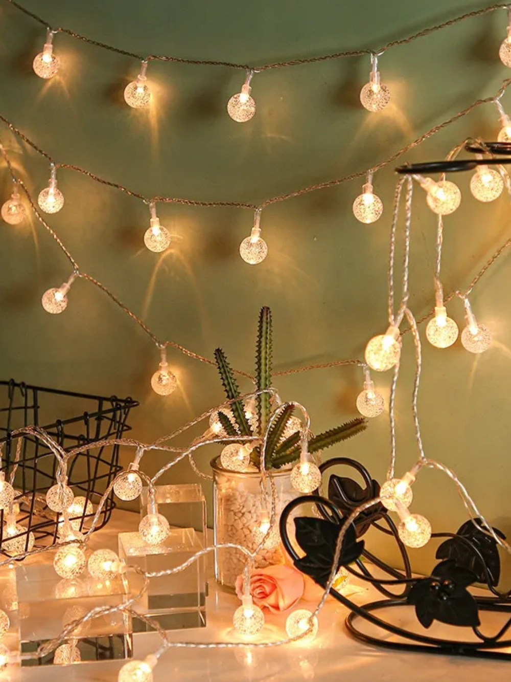 惑星クリスタルバブルボールLEDストリングライト 暖色 点灯イメージ テーブルデコレーション
