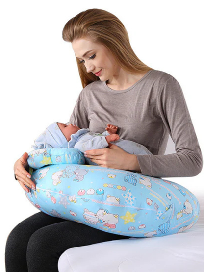 多機能授乳クッションで授乳する使用イメージ ブルー星柄（授乳クッション）
