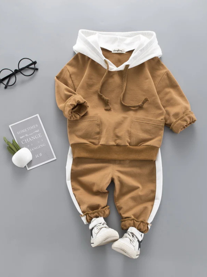 ジンジャーの男の子セットアップ フーディーとパンツの2点セット 着用イメージ
