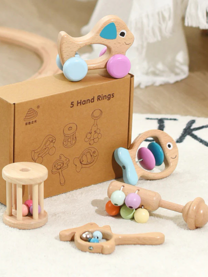 室内で遊ぶイメージの木製ベビーラトルセット 転がす・握る知育遊び
