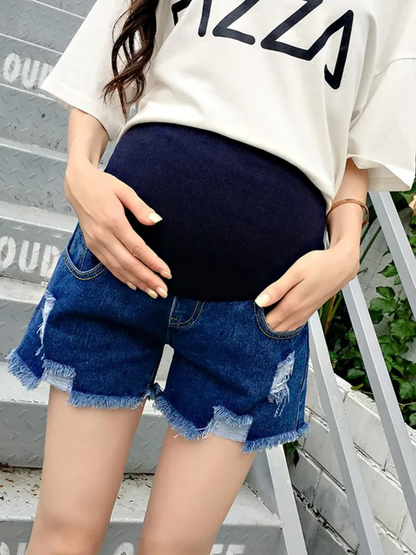 ダークブルーのマタニティデニムショーツ（腹部サポート付き）の商品イメージ
