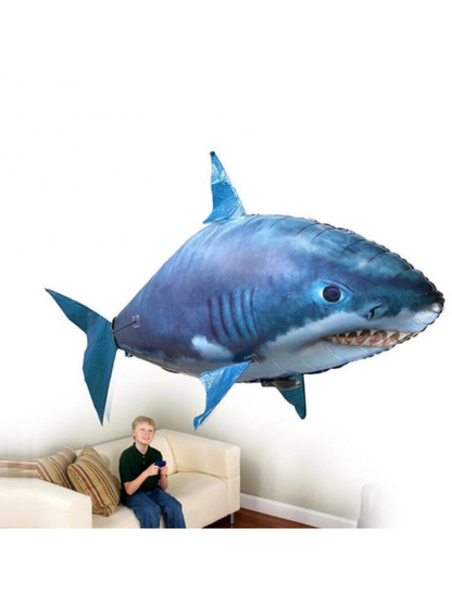 ブルーのサメ型リモコン式エアバルーンの全体イメージ
