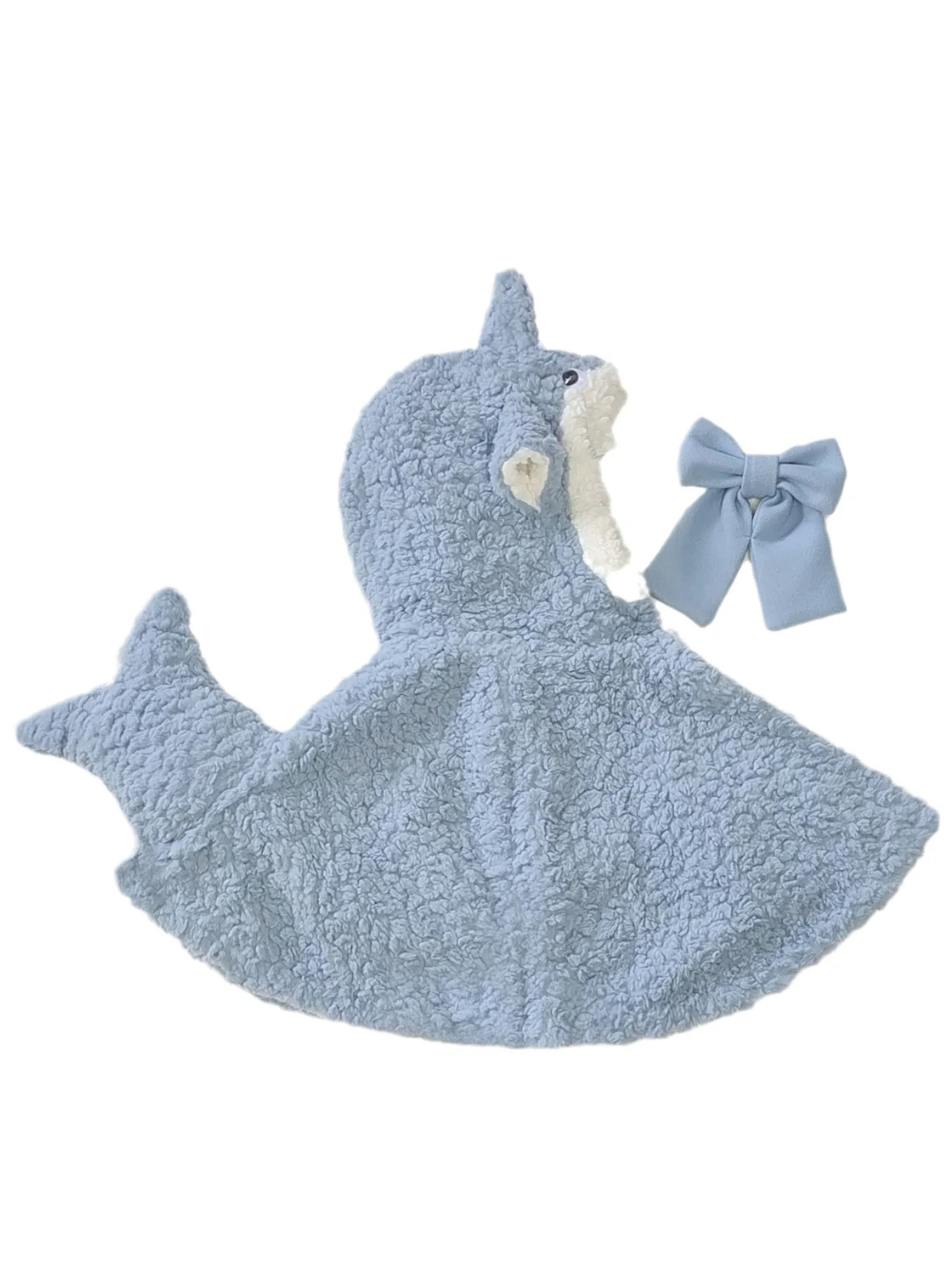 ライトブルーのサメフード付きもこもこケープとリボンのセット商品画像
