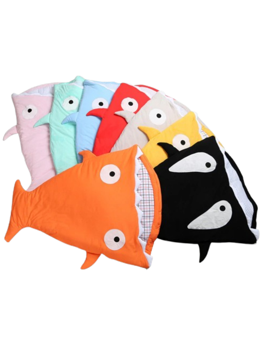 ブラックのサメ型ベビー寝袋スリーピングバッグを広げた商品画像（ブラック サメ ベビー寝袋）
