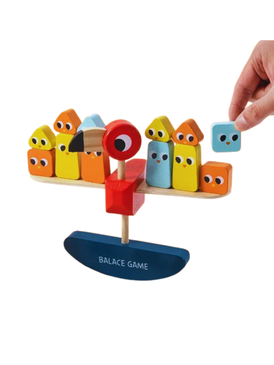 木製バランス積み木ゲームに手でピースを置く遊び方イメージ
