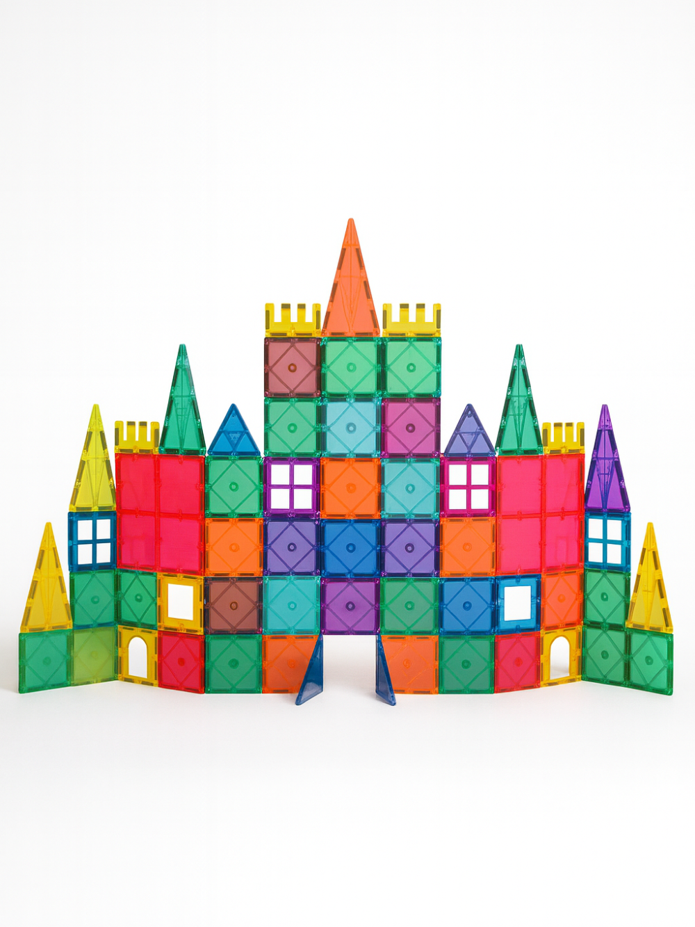 三角と四角の透明マグネットブロックを組み合わせたカラフルな建物作品
