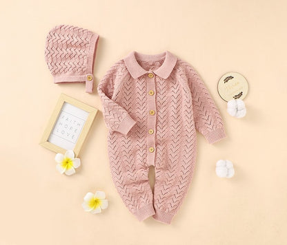 ピンクカラーの長袖ベビーニットジャンプスーツ
