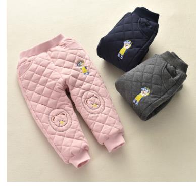 裾までまっすぐ落ちるシルエットの女の子ロングパンツ
