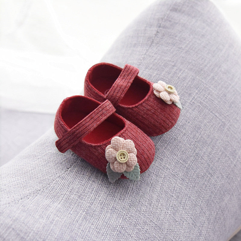 かわいいデザインのフラワーベビーシューズ集合
