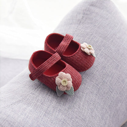 かわいいデザインのフラワーベビーシューズ集合
