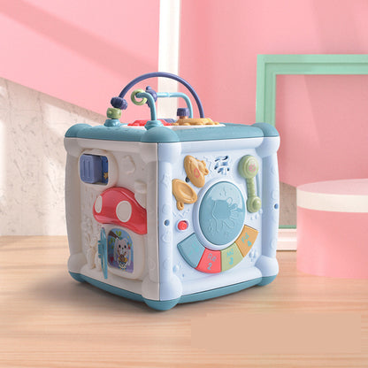 赤ちゃんの感覚発達を促すカラフルなおもちゃ
