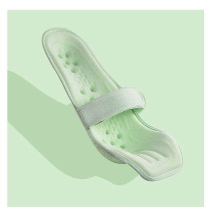 固定ベルトで安定させるベビー用サポートピロー グリーン 斜めビュー（授乳クッション）
