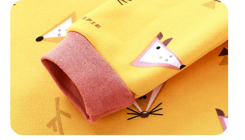 配色リブカフスになったイエロー長袖トップス袖口ディテール
