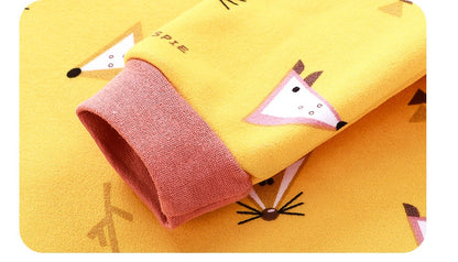 配色リブカフスになったイエロー長袖トップス袖口ディテール
