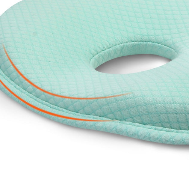 くま形ベビー頭の形ケアピロー ふちと中央ホールのアップ（ベビー枕）
