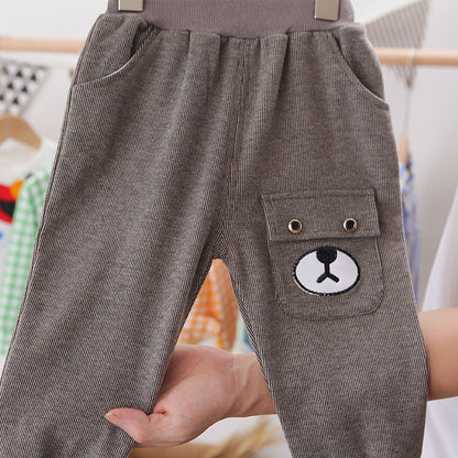 ロングパンツのウエストゴムディテール
