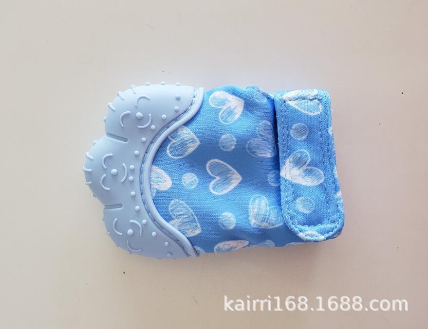 ハート型デザインの歯固めミトン ライトブルー（歯ぐずり 対策）
