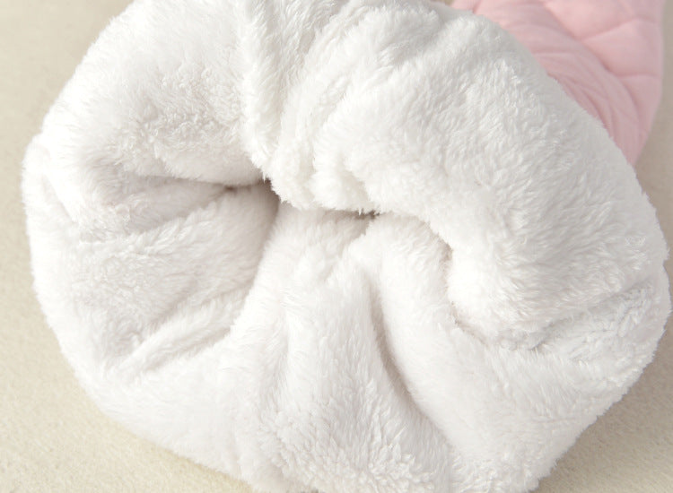 秋冬シーズンに活躍する厚手コットンボトムスの質感ディテール
