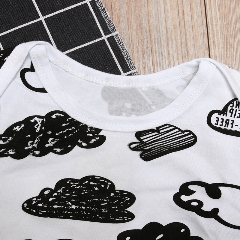 トップスの総柄プリントディテールアップ
