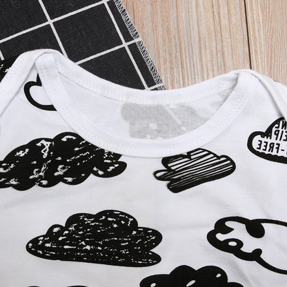 トップスの総柄プリントディテールアップ
