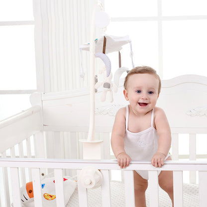 ベビーベッドに取り付けたピンクラビットモビール
