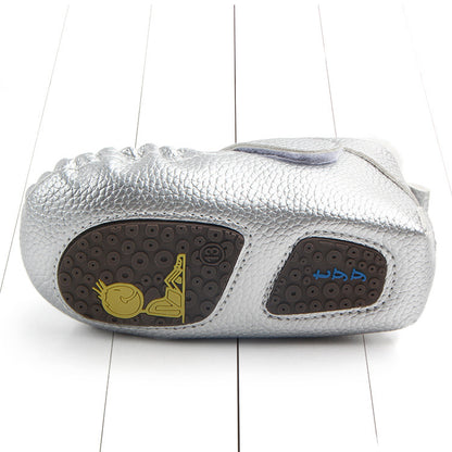 柔らかいPU素材のベビーシューズ質感
