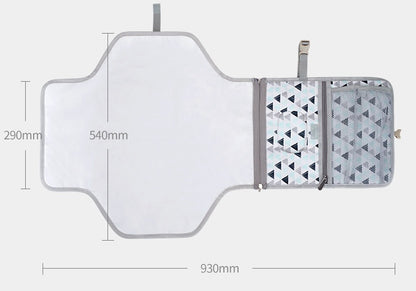 コンパクトに閉じた状態のベビーチェンジングマット（折りたたみ）
