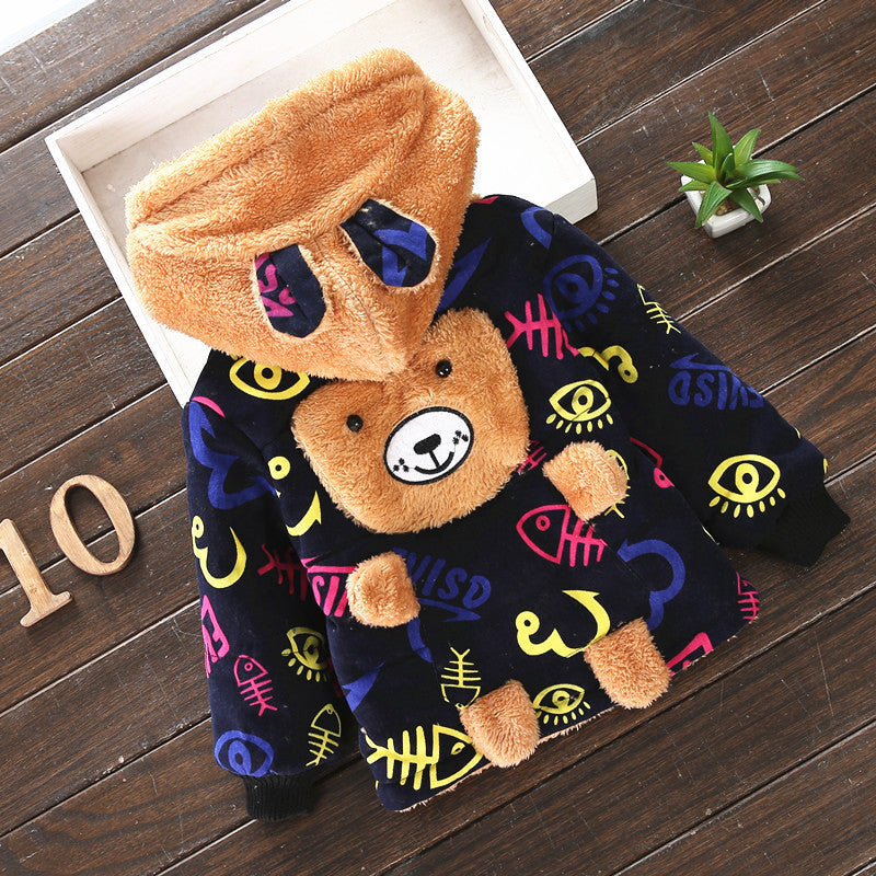 クマのぬいぐるみモチーフ付き黒地カラフル柄ベビー冬用ジャケット正面画像
