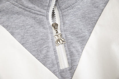 グリーン配色キッズスポーツトップスのフロントジッパーとV切り替えデザインアップ
