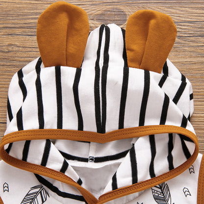 動きやすくコーデが決まる 子どもフード付きノースリーブトップス＆ボーダーショートパンツセット うさみみデザイン ホワイト 90~100cm