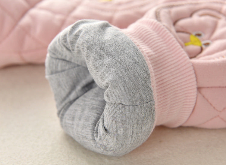 秋冬シーズンに活躍する厚手コットンボトムスの質感ディテール
