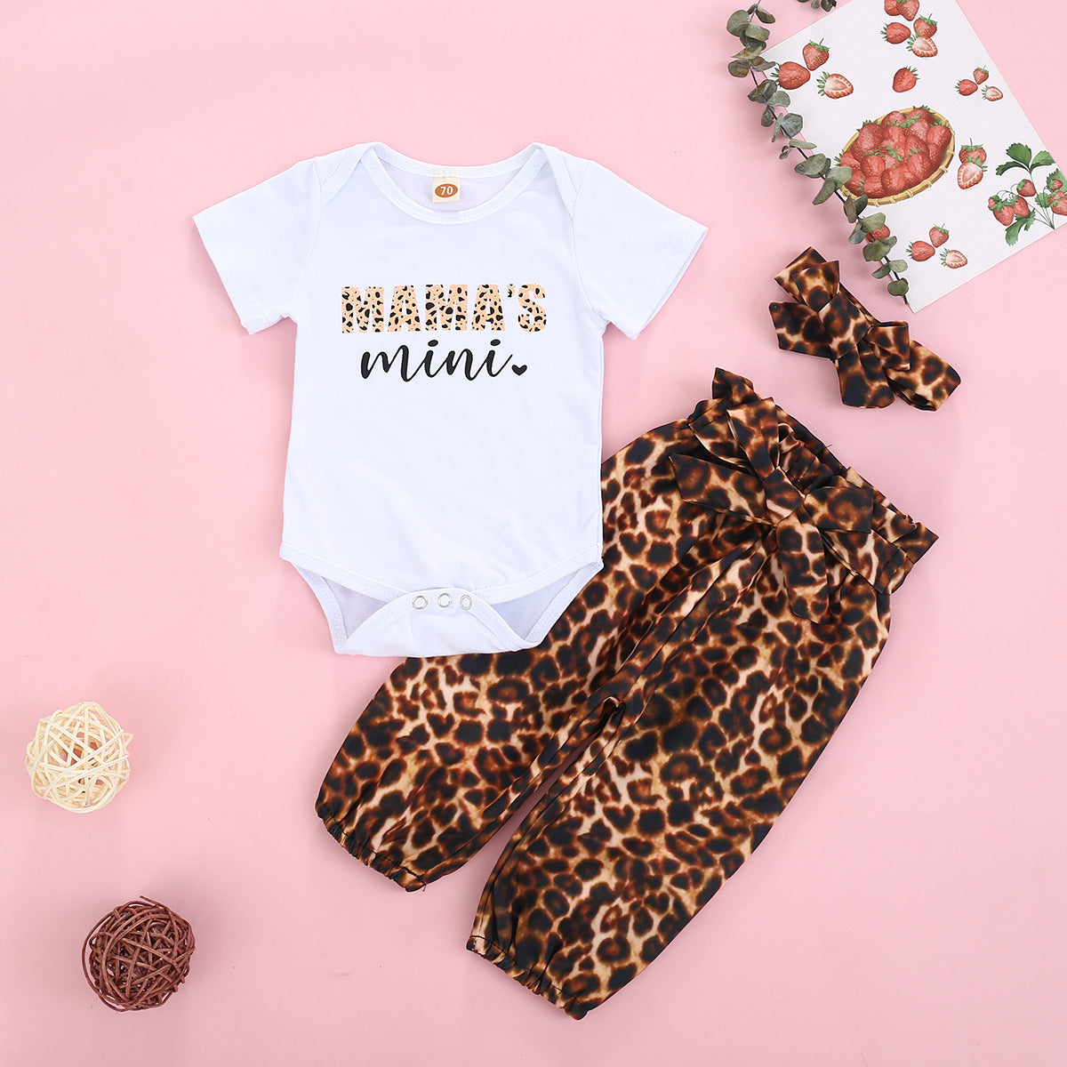 きゅんと映えるリンクコーデが完成する 女の子半袖ロンパース＆レオパード柄ロングパンツ＆ヘアバンド3点セット レタープリント コットン 70~100cm