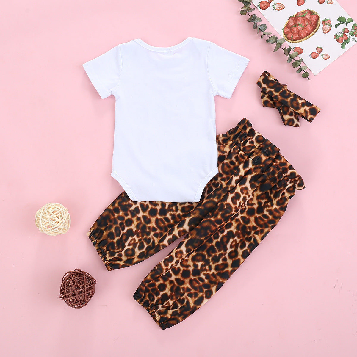 きゅんと映えるリンクコーデが完成する 女の子半袖ロンパース＆レオパード柄ロングパンツ＆ヘアバンド3点セット レタープリント コットン 70~100cm