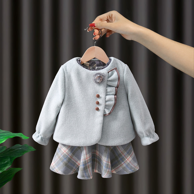 ブルーカラーのシンプルな子ども用ワンピース
