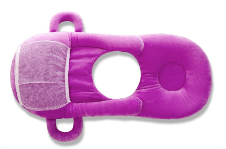 パープルカラーの超ソフトプラッシュ授乳クッションが平らな面に置かれた画像 (授乳クッション ベビーピロー パープル)
