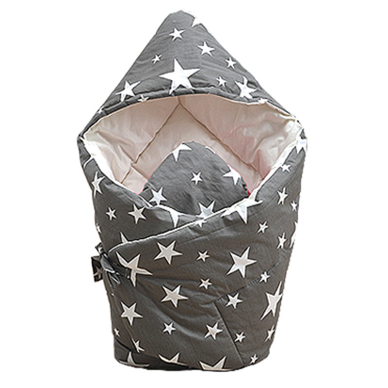 グレーの星柄ベビーおくるみを単体で写した写真（ベビーおくるみ グレー星柄 ブランケット）
