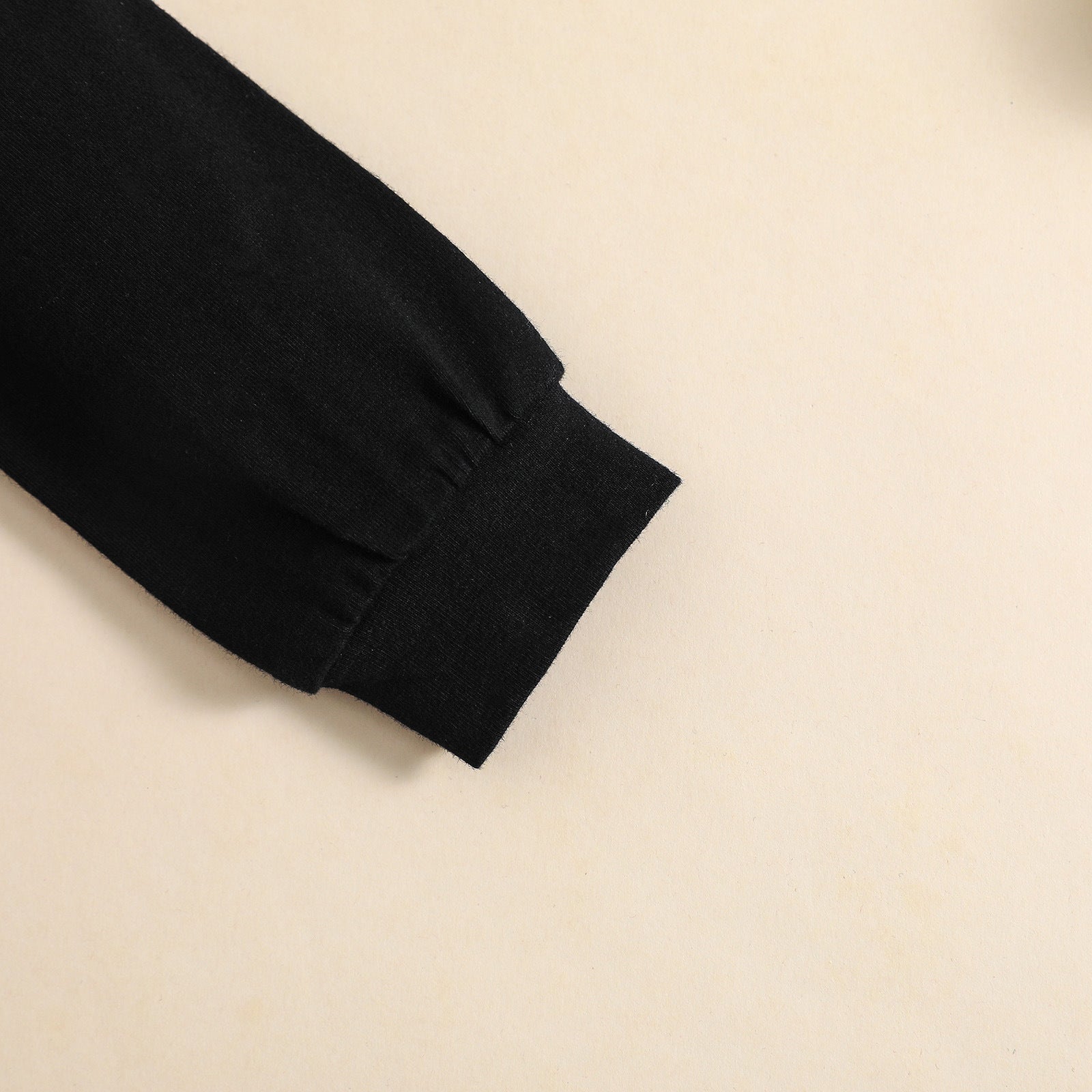 柔らかいコットン素材のチェック柄パンツのディテール
