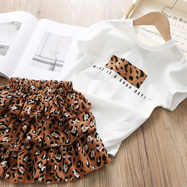 軽やかコットンで夏もさらっと快適に着られる 女の子半袖上下セット 英字プリントTシャツ×レオパード柄フリルスカート コットン 90~130cm