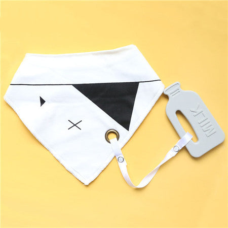 コットンビブのスナップボタン部分と縫製ディテールが分かる画像
