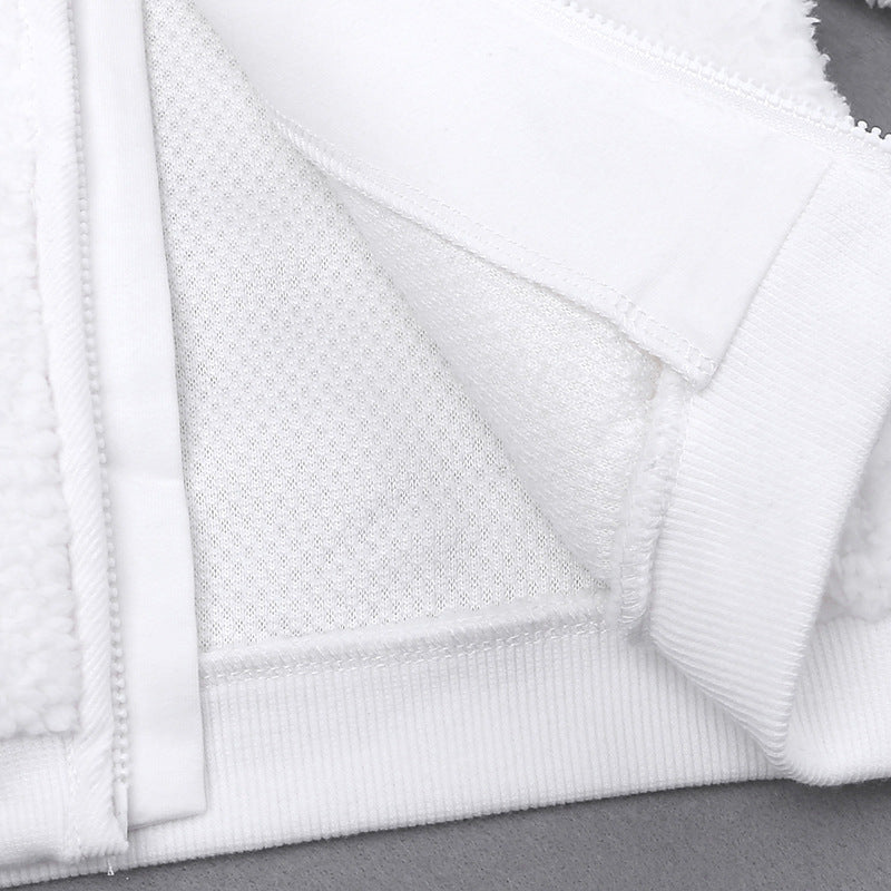 内側のやわらかな裏地と縫い代処理がわかるベビージャケット裏側ディテール
