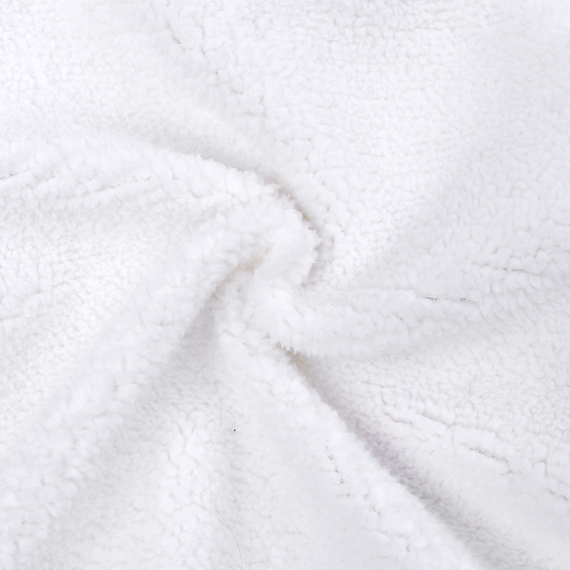 ふんわりとしたホワイトのラムウール風生地の質感がわかるテクスチャアップ
