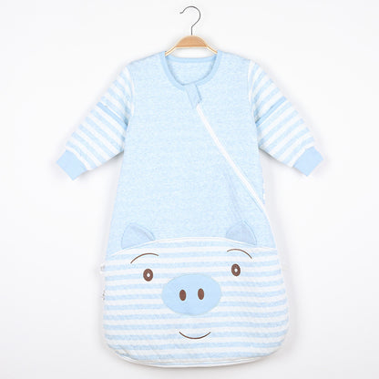 子どもがライトブルーの寝袋に足を入れて寝転んでいるイメージ（ライトブルー ベビー寝袋）
