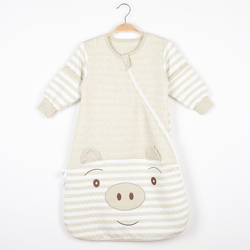 ジッパーを少し開けて温度調節しているベビー寝袋の前面写真（温度調節 ベビー寝袋）
