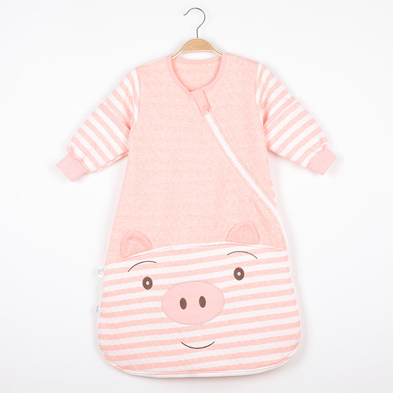 たたんだ状態のベビー寝袋をコンパクトに重ねて置いた画像（収納しやすい ベビー寝袋）
