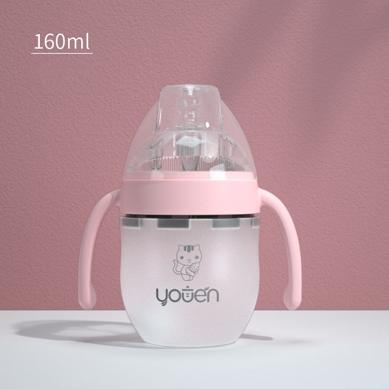 やさしいカラーのベビーストローボトルを正面から撮影（広口ベビーボトル）
