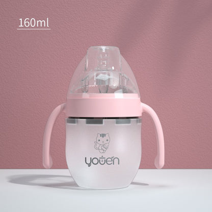 やさしいカラーのベビーストローボトルを正面から撮影（広口ベビーボトル）
