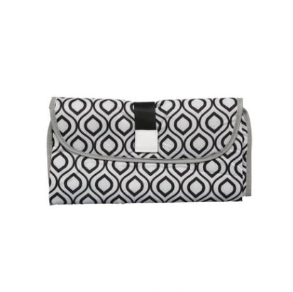 ブラック幾何学 携帯おむつ替えクラッチ 防水オックスフォード（おむつ替えシート）
