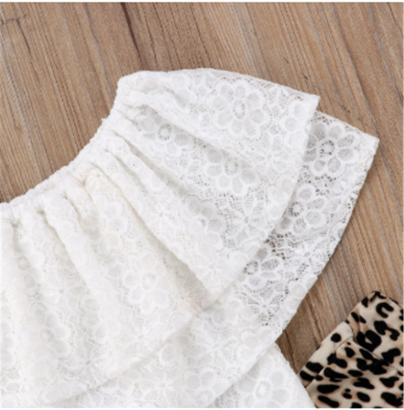 上品レースのオフショル風フリルで華やぐ 女の子レーストップス＆レオパードフレアパンツ上下セット ホワイト 100~140cm