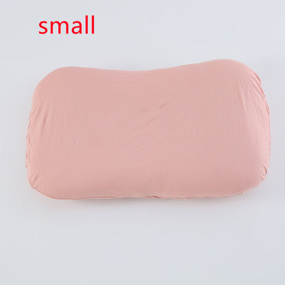 やわらかな布素材と縁のクッションの厚みがわかる側面クローズアップ
