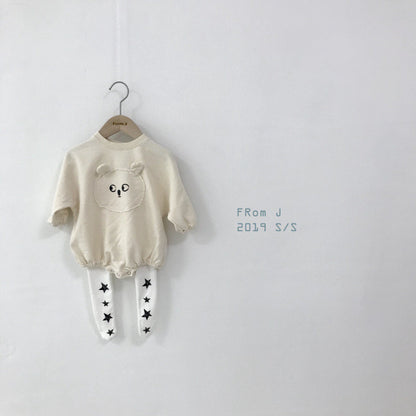 コットン素材のかわいい長袖ベビー服
